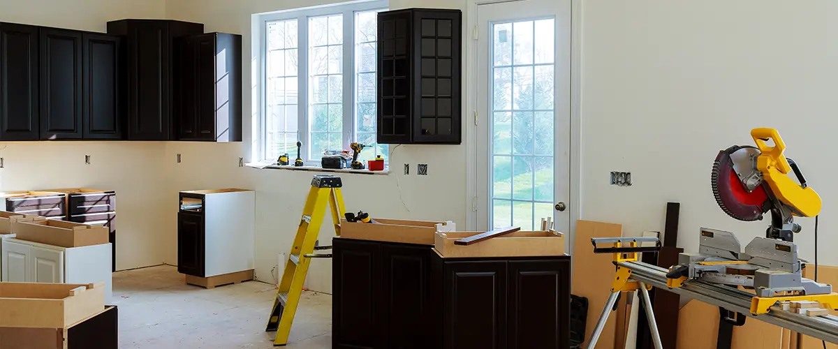 Kitchen remodeling companies in Northern Virginia installing kitchen cabinets