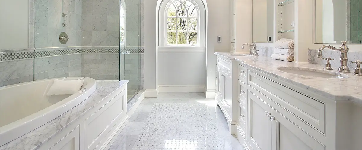 Elegant tile flooring in very modern and beautiful bathroom